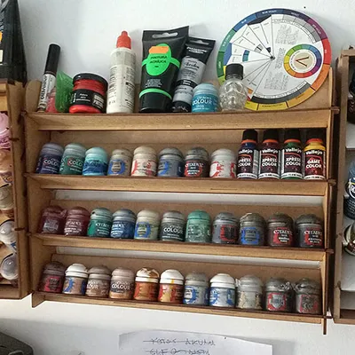 Vertical paint station